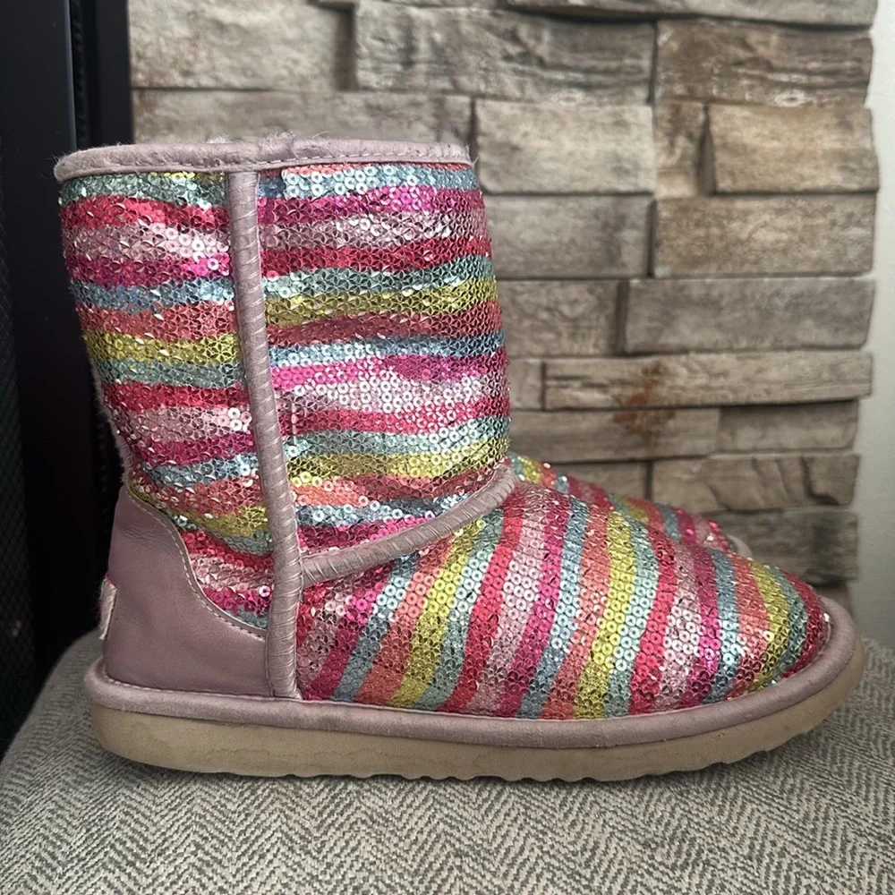 VGUC UGG Classic Short II Mural Boot sz5 - Picture 4 of 9